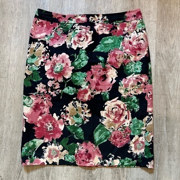 Talbots Dresses & Skirts - Talbots Floral Skirt Black w Green and Pink Flowers Size 10